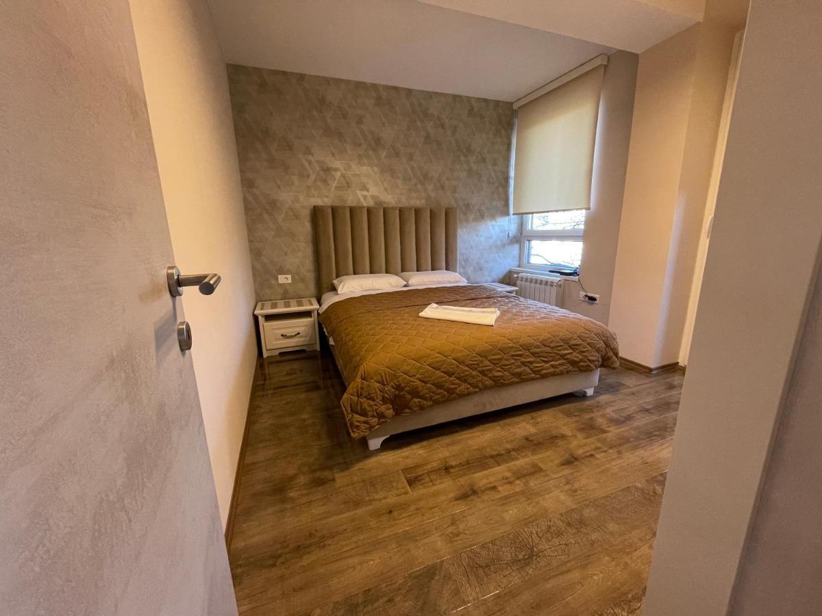 Roosevelt Apartment Skopje Buitenkant foto