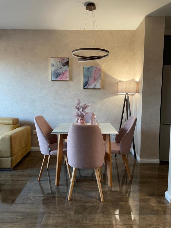 Roosevelt Apartment Skopje Buitenkant foto