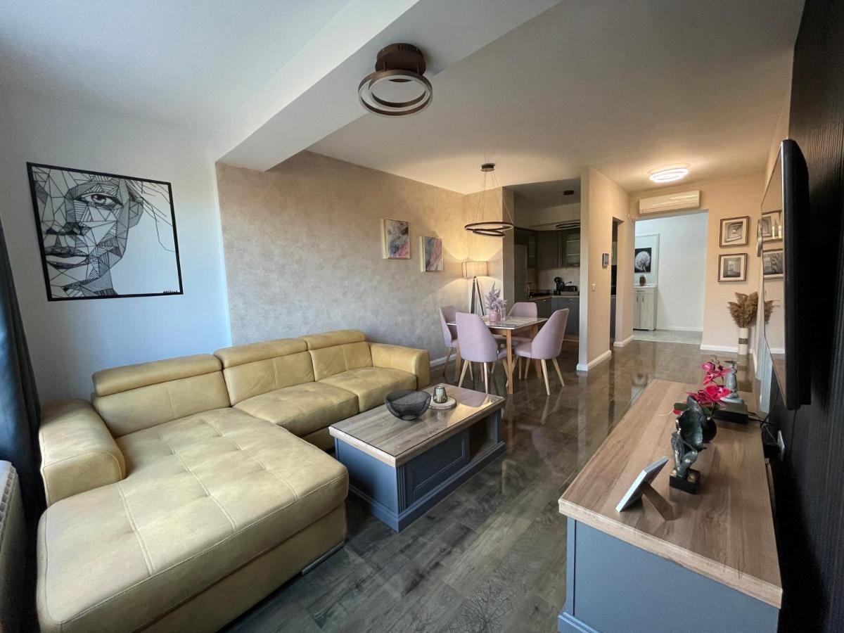 Roosevelt Apartment Skopje Buitenkant foto