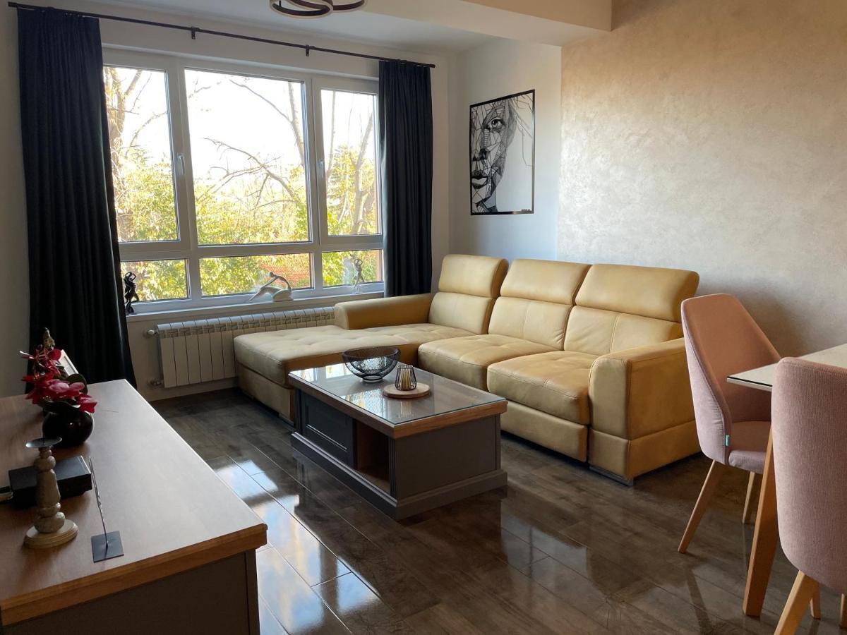 Roosevelt Apartment Skopje Buitenkant foto