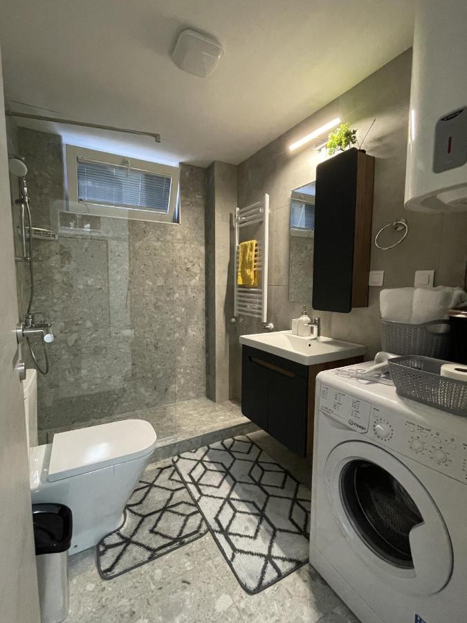 Roosevelt Apartment Skopje Buitenkant foto