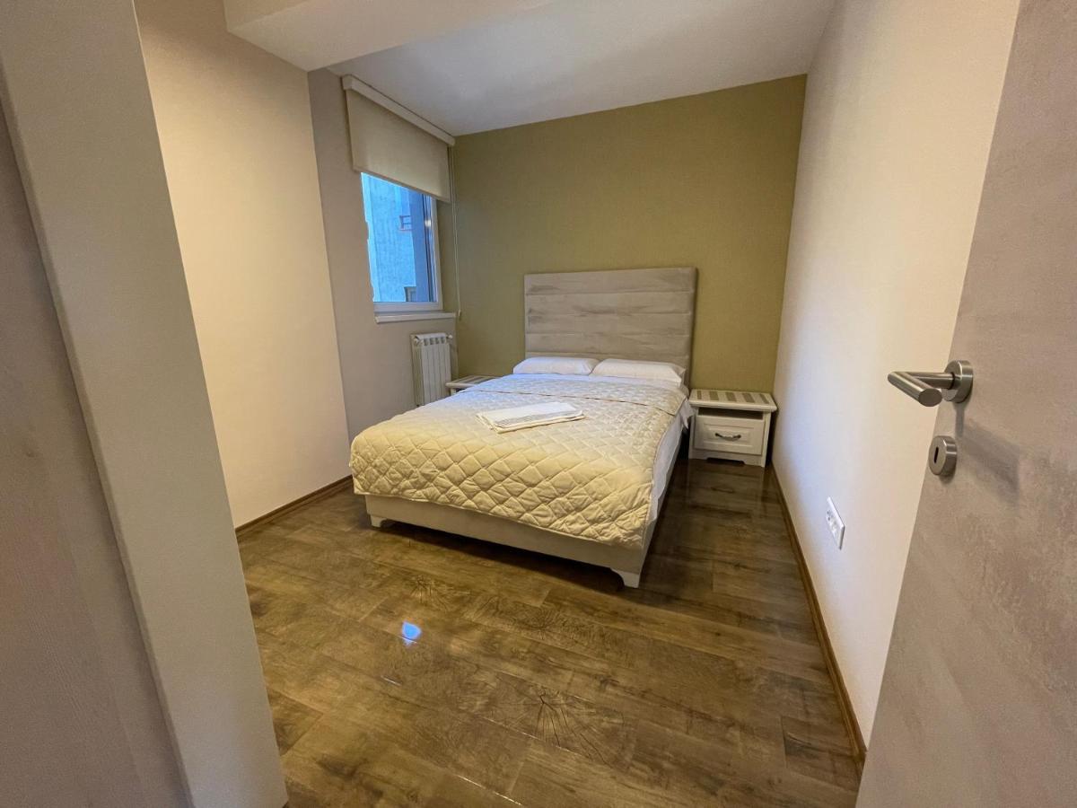 Roosevelt Apartment Skopje Buitenkant foto